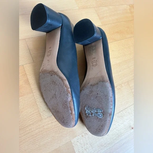 Tory Burch Caterina Pump Black Nappa Leather Heels with Gold Hardware Accent - Picture 8 of 9